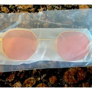 NEW IN BAG Pink & Gold Aviator Sunglasses ✨🕶